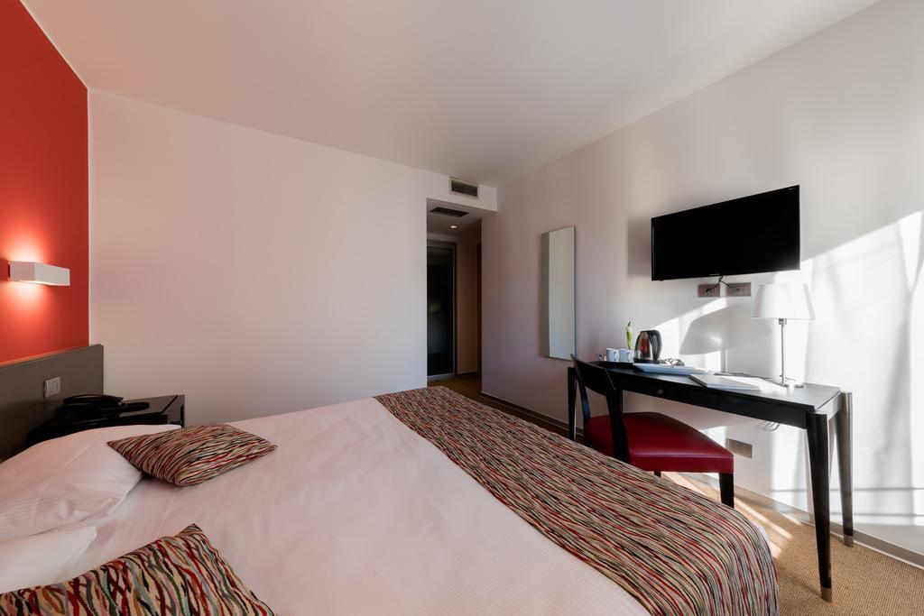 Hotel Valeria Вилла-Опичина Экстерьер фото